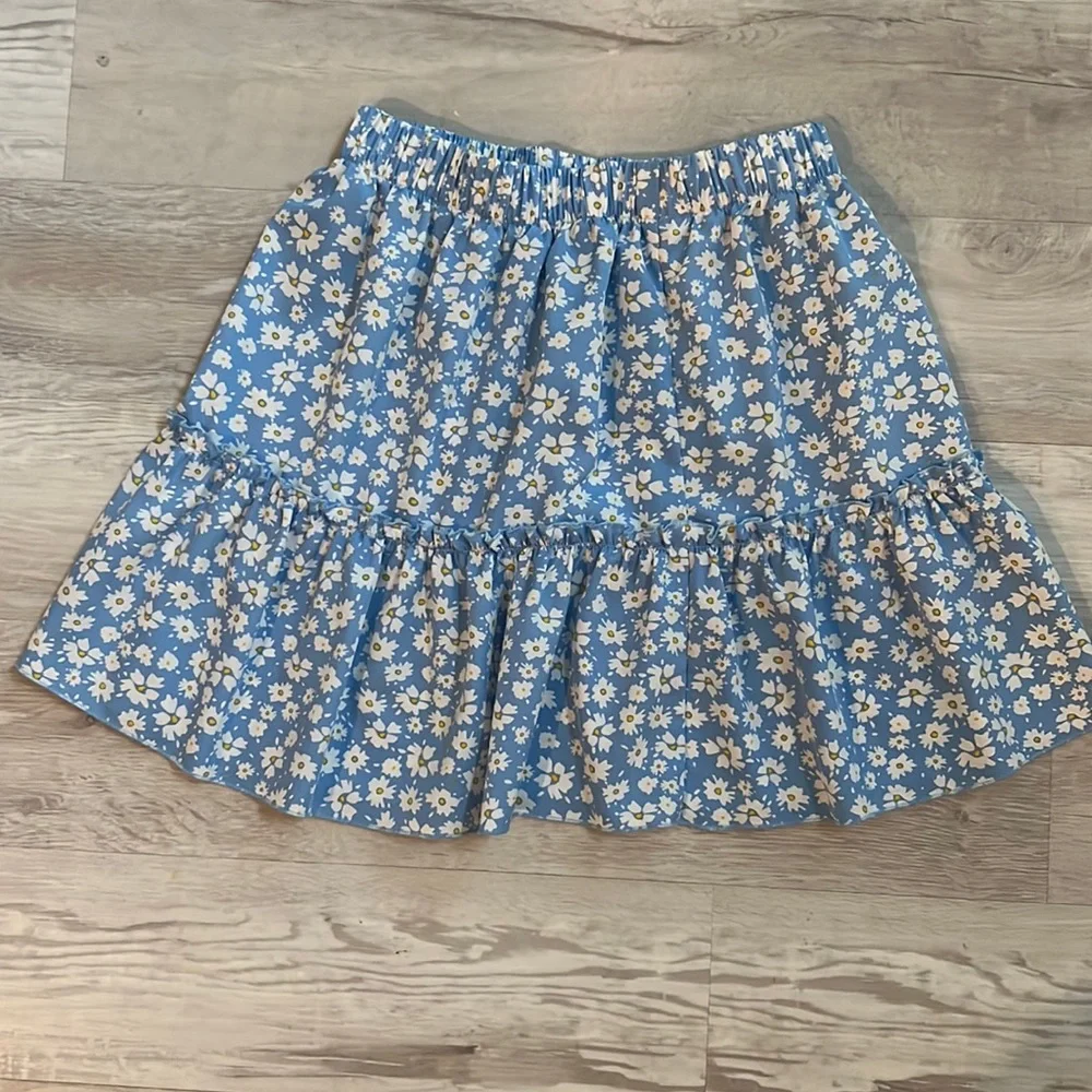 SHEIN Ditsy Floral Ruffle Hem Skirt - Picture 1 of 3
